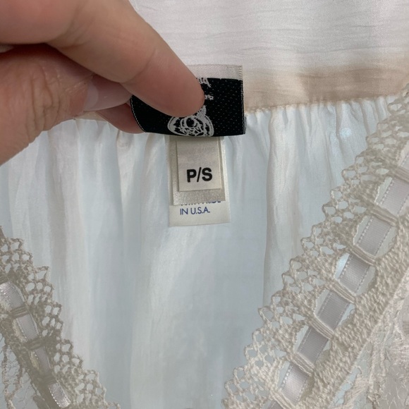 White Rose Katherine Harestad Dressing Robe Size Small - Picture 6 of 12